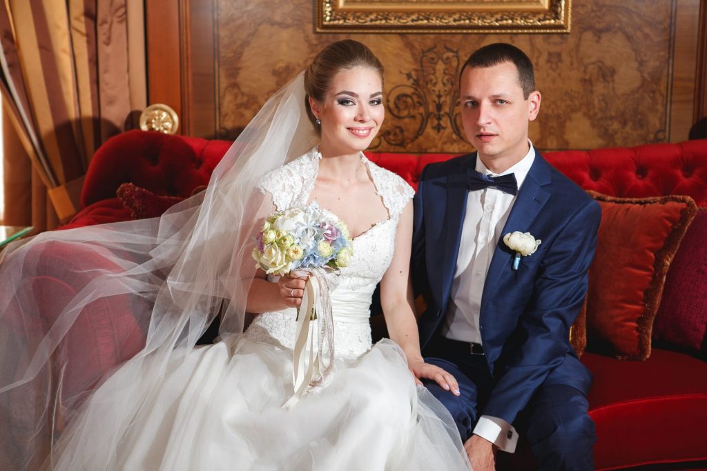 Hochzeitsfotograf Magdeburg - Brautpaar beim First Look im Schloss